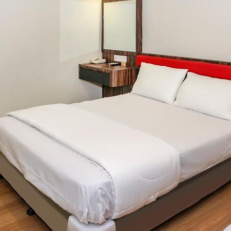 Oyo 90027 Happy Hotel Johor Bahru Eksteriør billede
