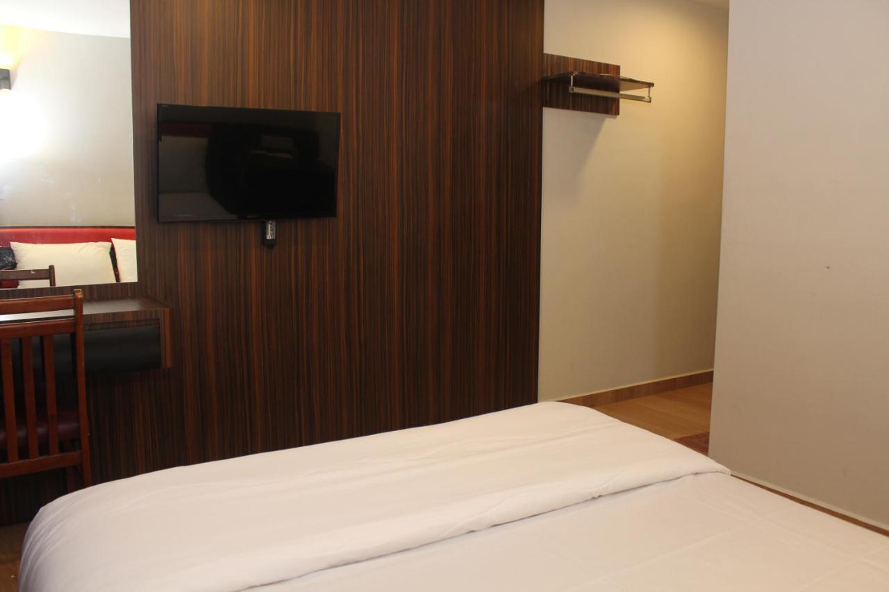 Oyo 90027 Happy Hotel Johor Bahru Eksteriør billede