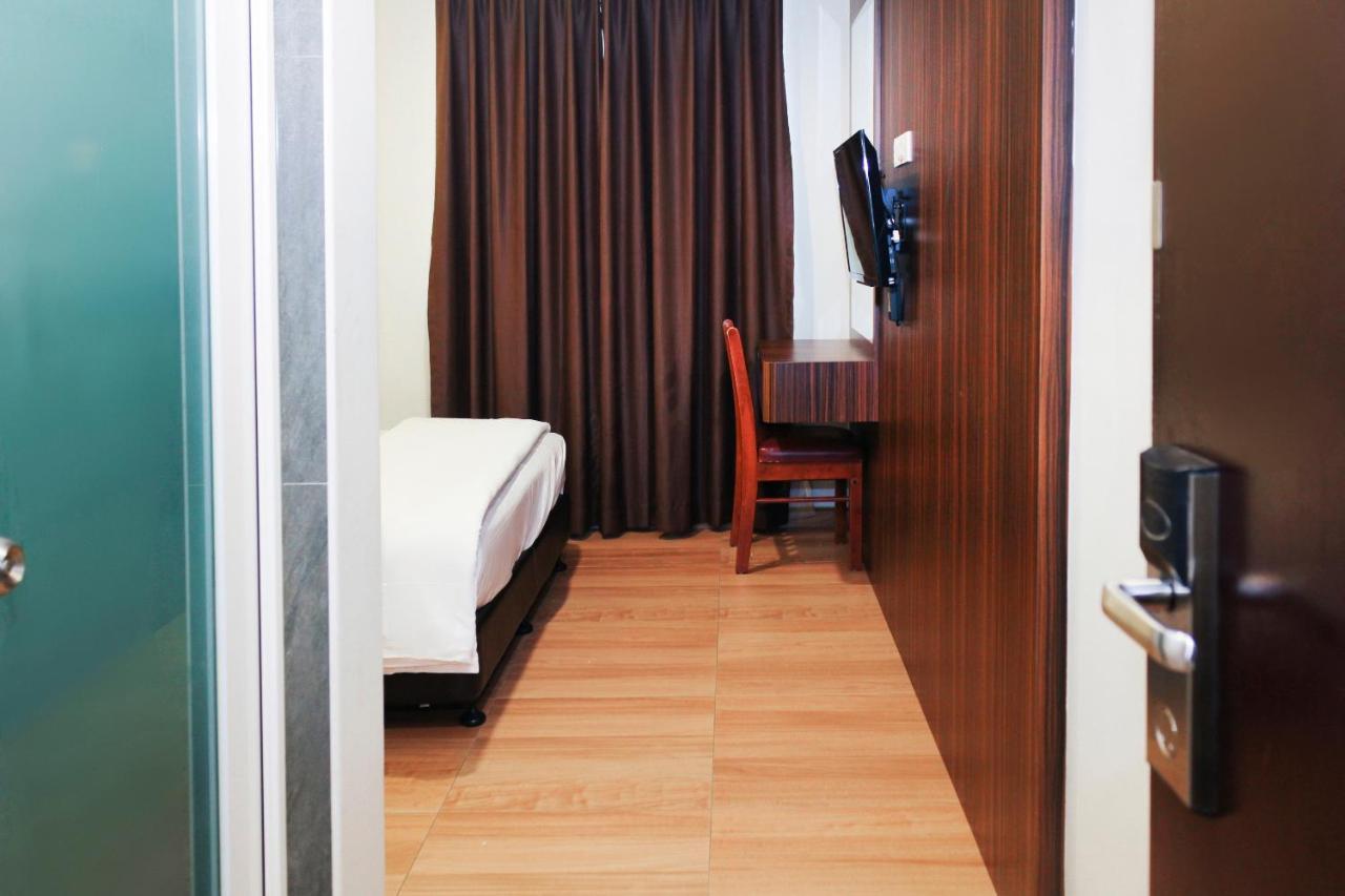 Oyo 90027 Happy Hotel Johor Bahru Eksteriør billede