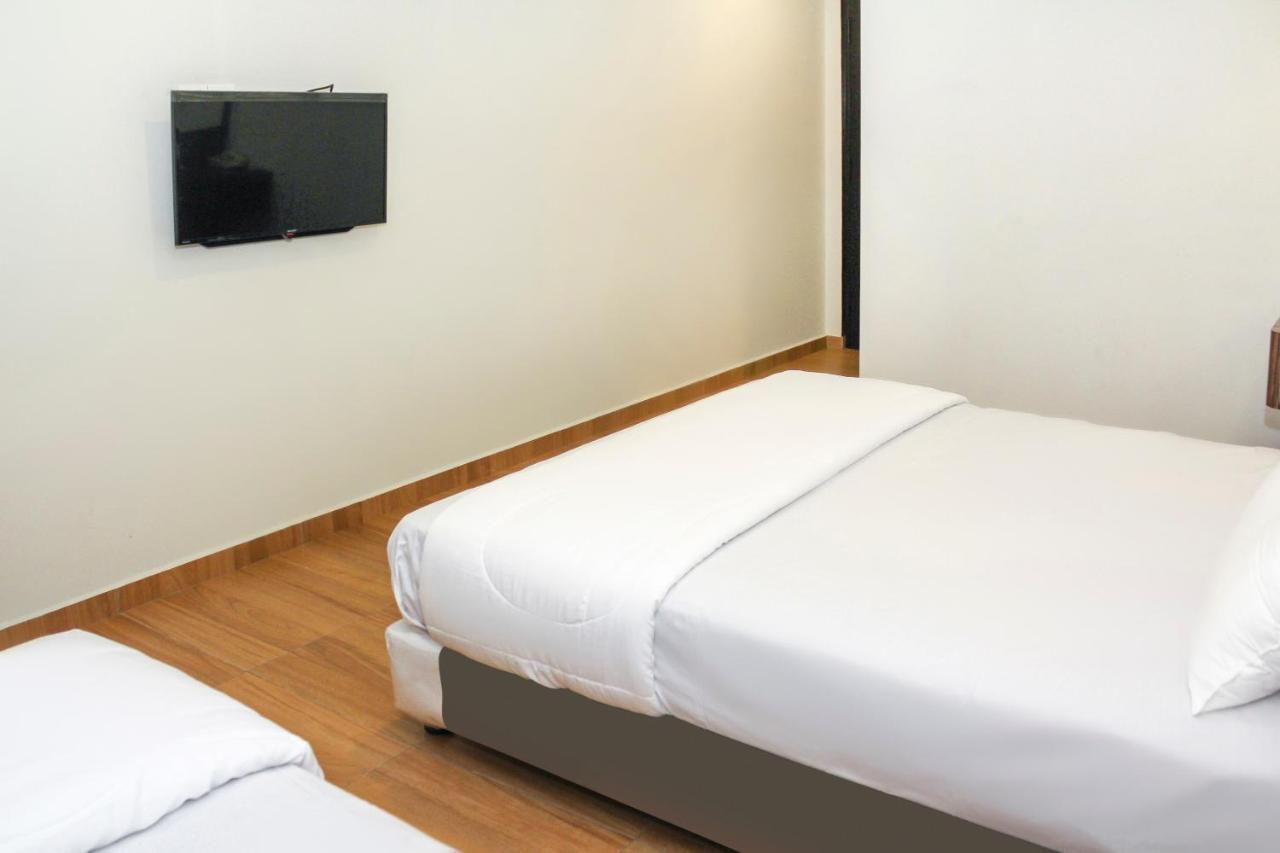 Oyo 90027 Happy Hotel Johor Bahru Eksteriør billede