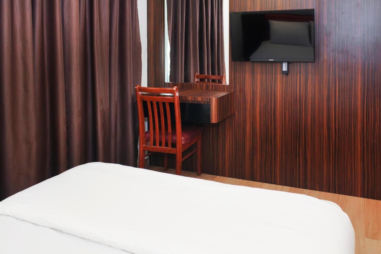 Oyo 90027 Happy Hotel Johor Bahru Eksteriør billede