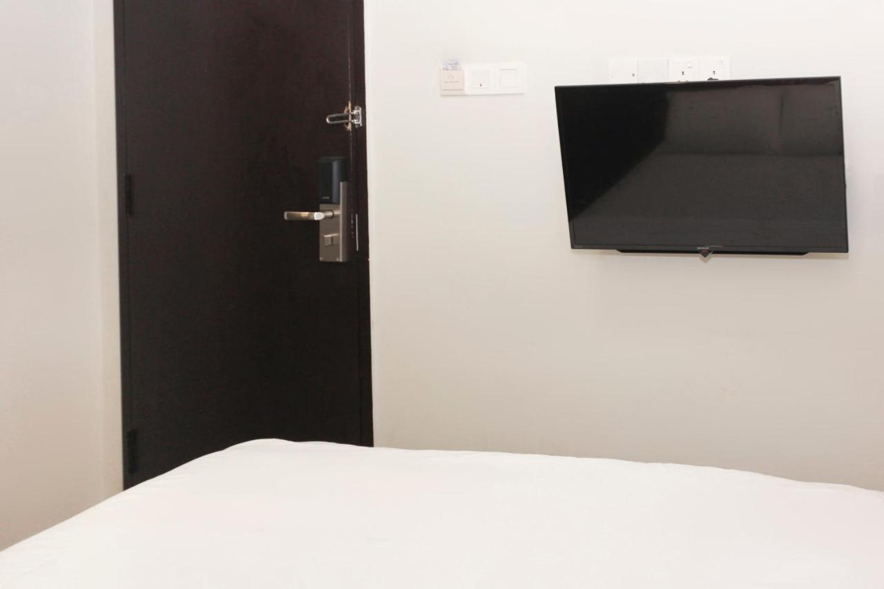 Oyo 90027 Happy Hotel Johor Bahru Eksteriør billede