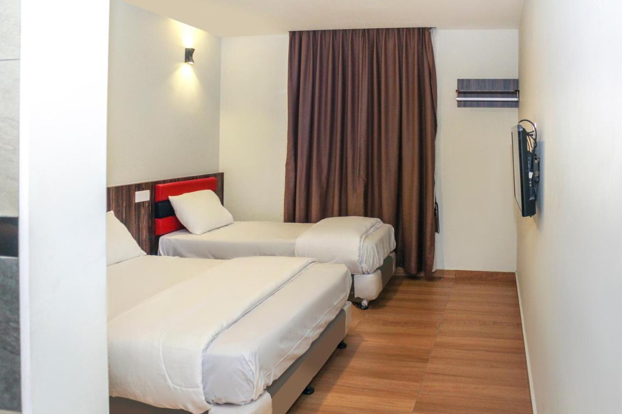 Oyo 90027 Happy Hotel Johor Bahru Eksteriør billede